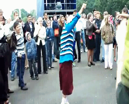 Бабулька танцует гоу гоу