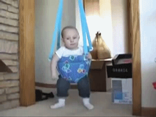 Малыш здорово прыгает